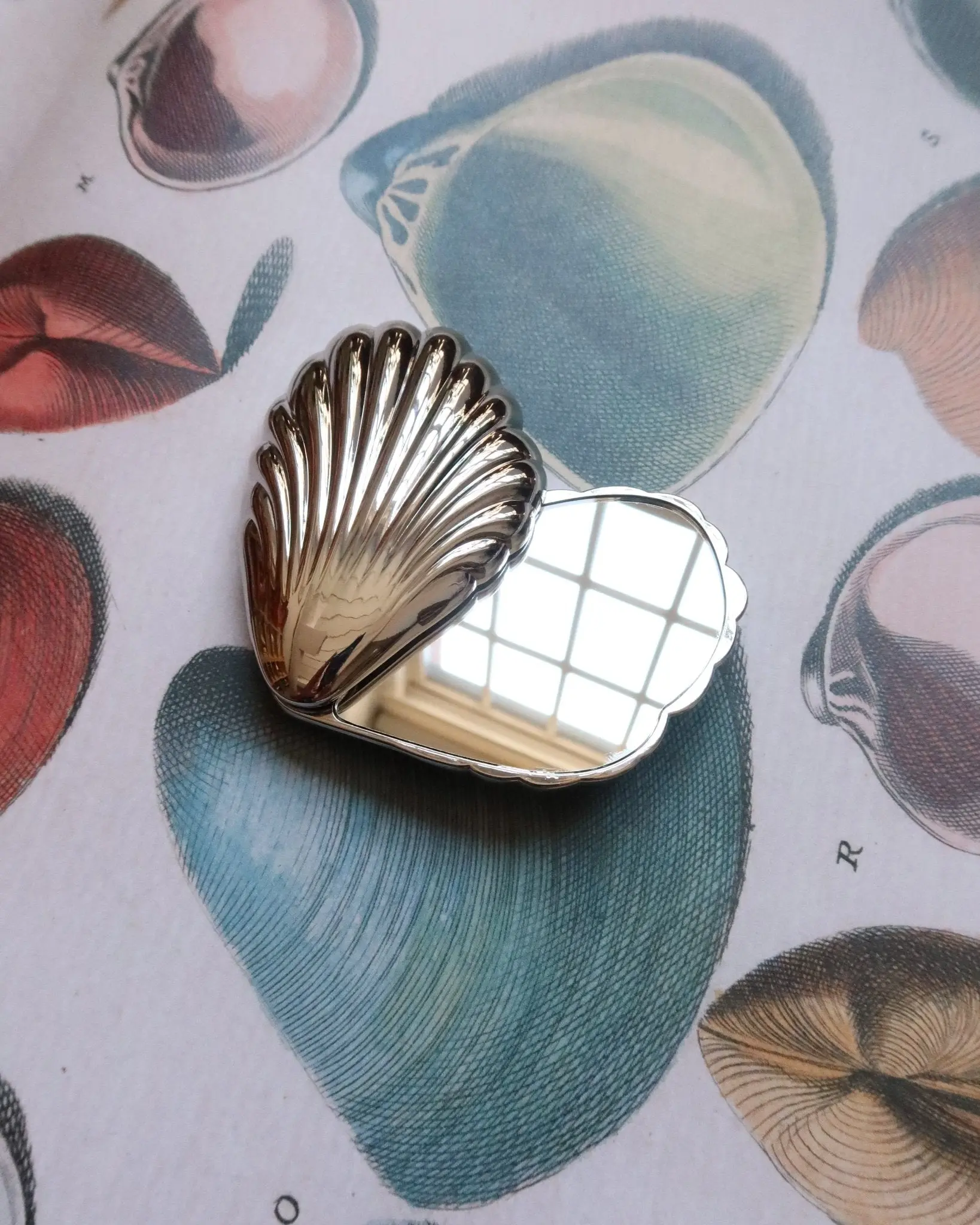 THE SILVER SEASHELL TOUCH-UP MIRROR
