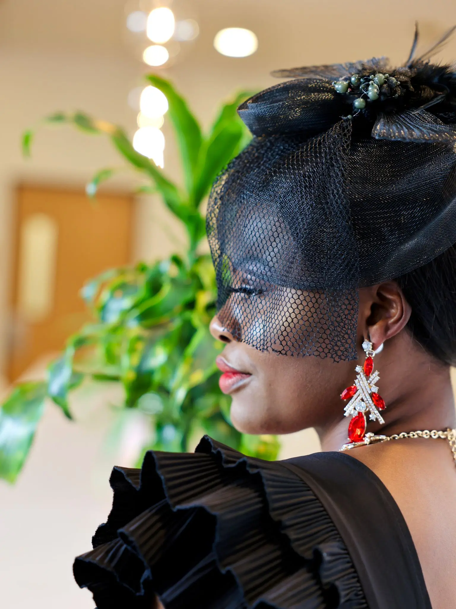 Fascinator Fashion Hat with Elegant Black Netting and Feather Accents for Special Occasions