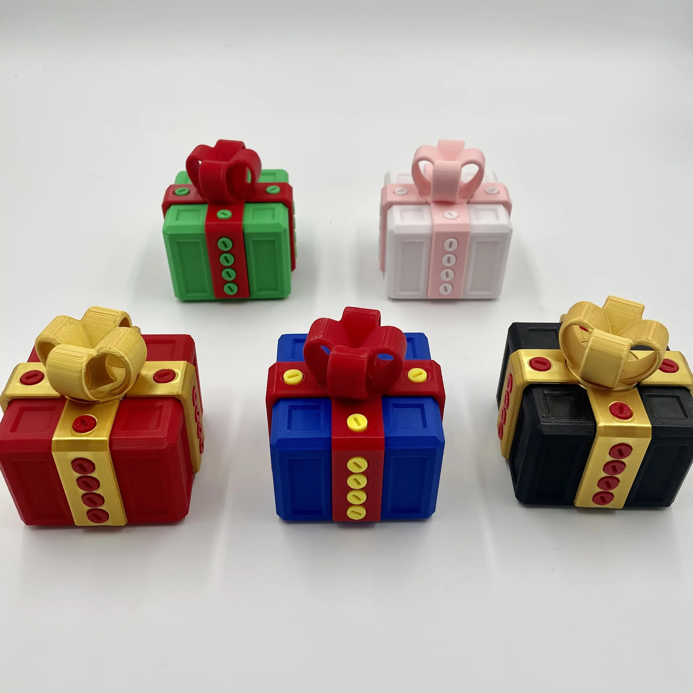 Funny Prank Gift Box with Plastic Screws, Interactive Geometric Puzzle Joke Toy, Perfect for Christmas, Birthday, Valentine's Day