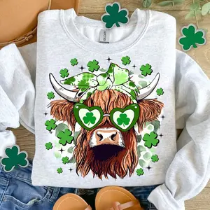 St Patrick's Day Highland Cow Sweatshirt, Retro St Patricks, St Patrick's Day Shirt, Clover, Shamrock Hoodie and Sweater; T-shirt Cotton Menswear