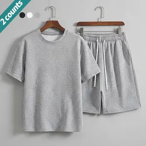 2-piece men’s trendy set: crew-neck short-sleeve T-shirt + drawstring shorts, casual jacquard outfit, comfortable and breathable, suitable for outdoor sports in summer