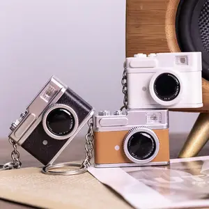 Small Camera Charm, Made of PU Leather, Cute Simulation Camera Pendant, Unique Flashing Sound Keychain, Suitable for Gifts, Parties and Giveaways, Keychain, Cute and Unique