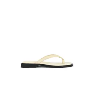 Vagabond Shoemakers Izzy Sandal in Off White