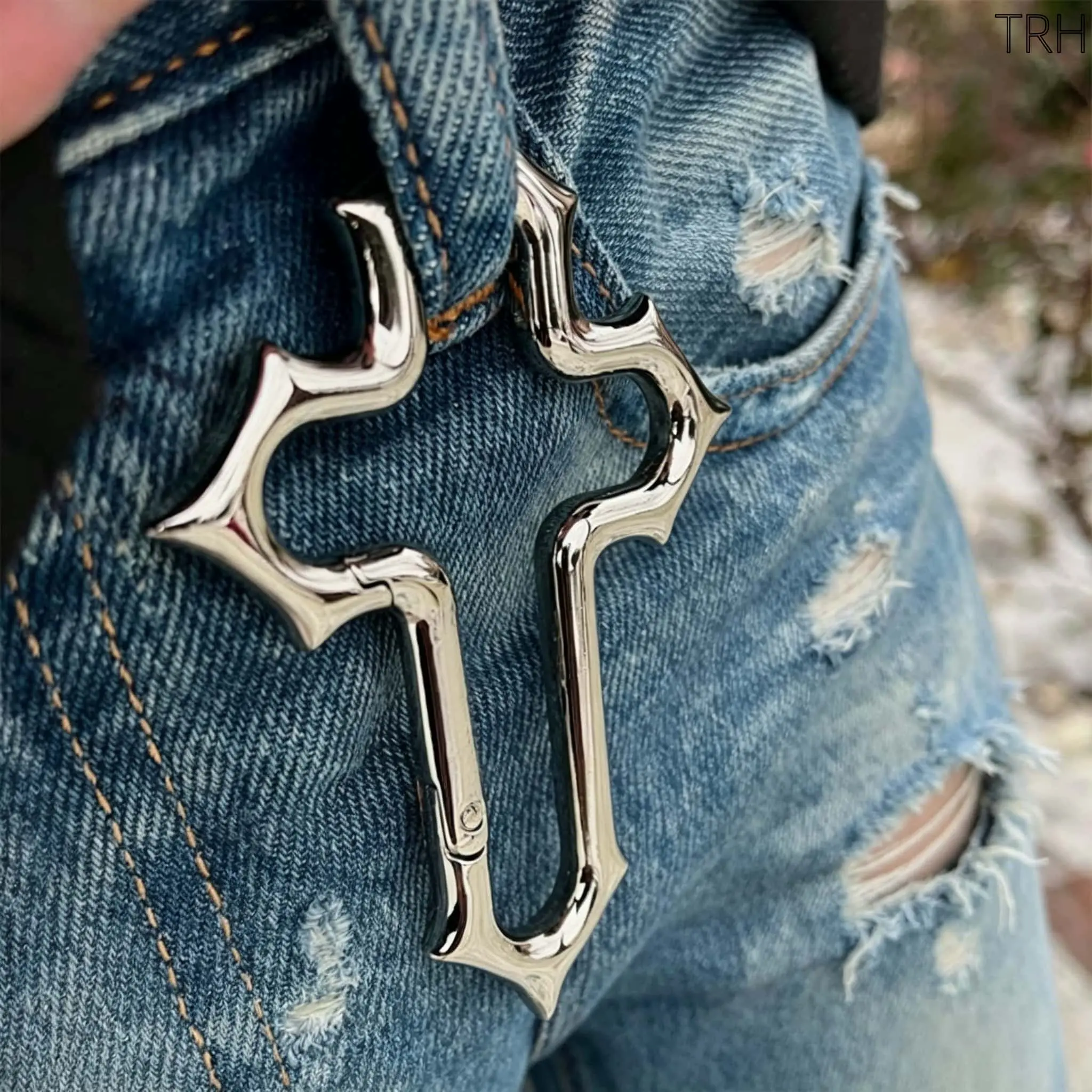 Women's Gothic Irregular Metallic Cross Carabiner - Punk Durable Zinc Alloy Keychain, Casual Everyday Bag Charm Styling for Handbags & Streetwear