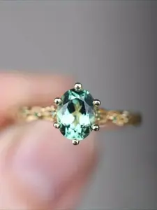 Classic, elegant and fashionable six claw vine branch inlaid with green cubic zirconia women's ring suitable for Valentine's Day gifts women's jewelry