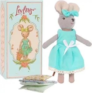 LEVLOVS Mouse in a Box Mouse Poppy in a Gift Box with The Bedding