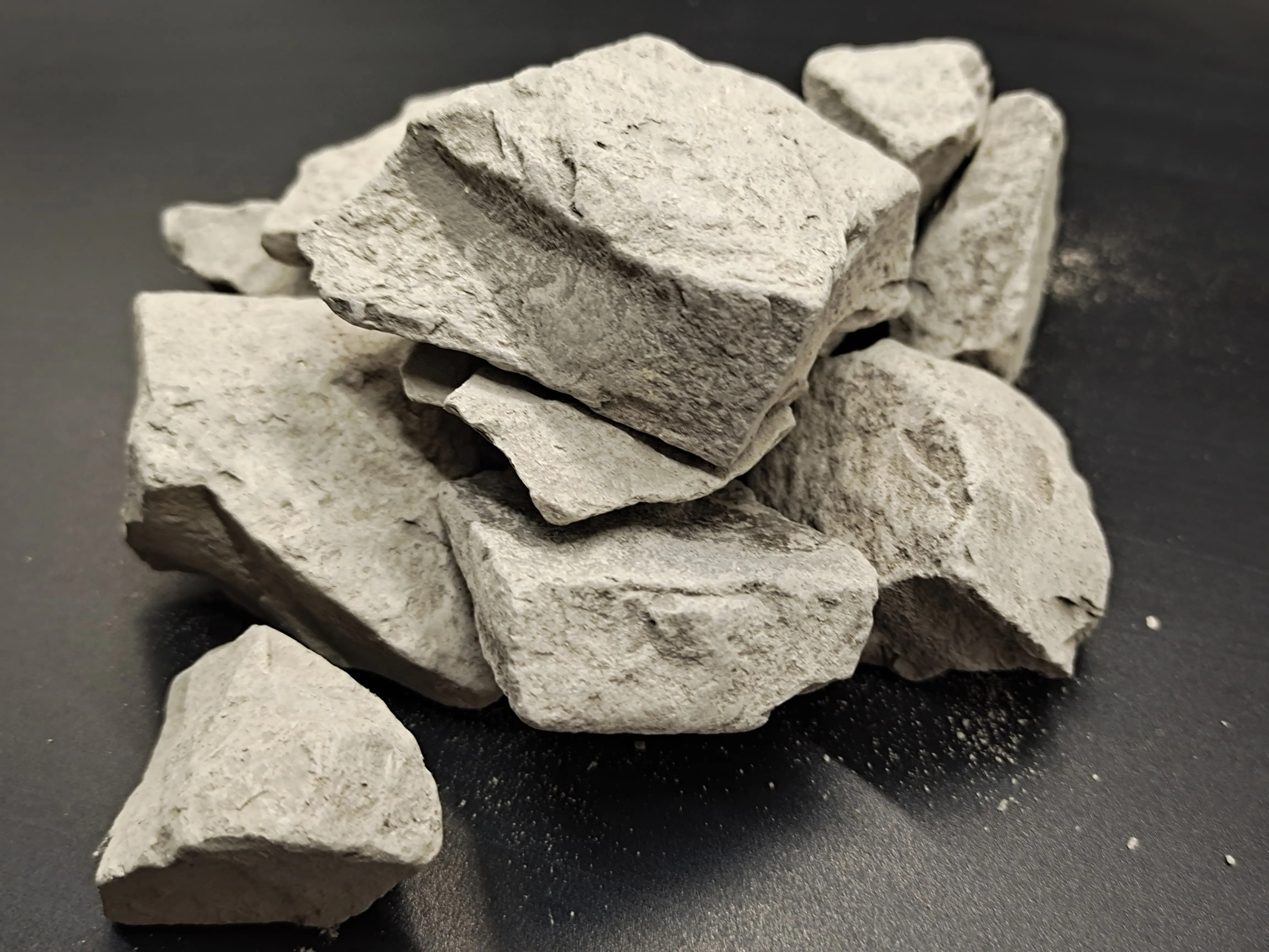 Raw Gray Kaolin Clay Blocks (Lump Form) - 7oz (200g) Absorbent Clay Bentonite Blend with Silicon & Mg, Chemical-Free Edible Safe Dietary Supplement for Garden Soil Enhancement, Non-Sticky Chew Trace Element Source