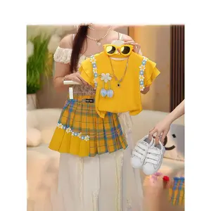 A Set of Two Pieces for Girls Featuring a Casual And Sweet 3D Floral Round-Neck Short-Sleeve T-Shirt Paired with Pleated Checkered Shorts. This Summer Outfit Is Perfect for Outdoor Activities, Festive Celebrations, Everyday Wear