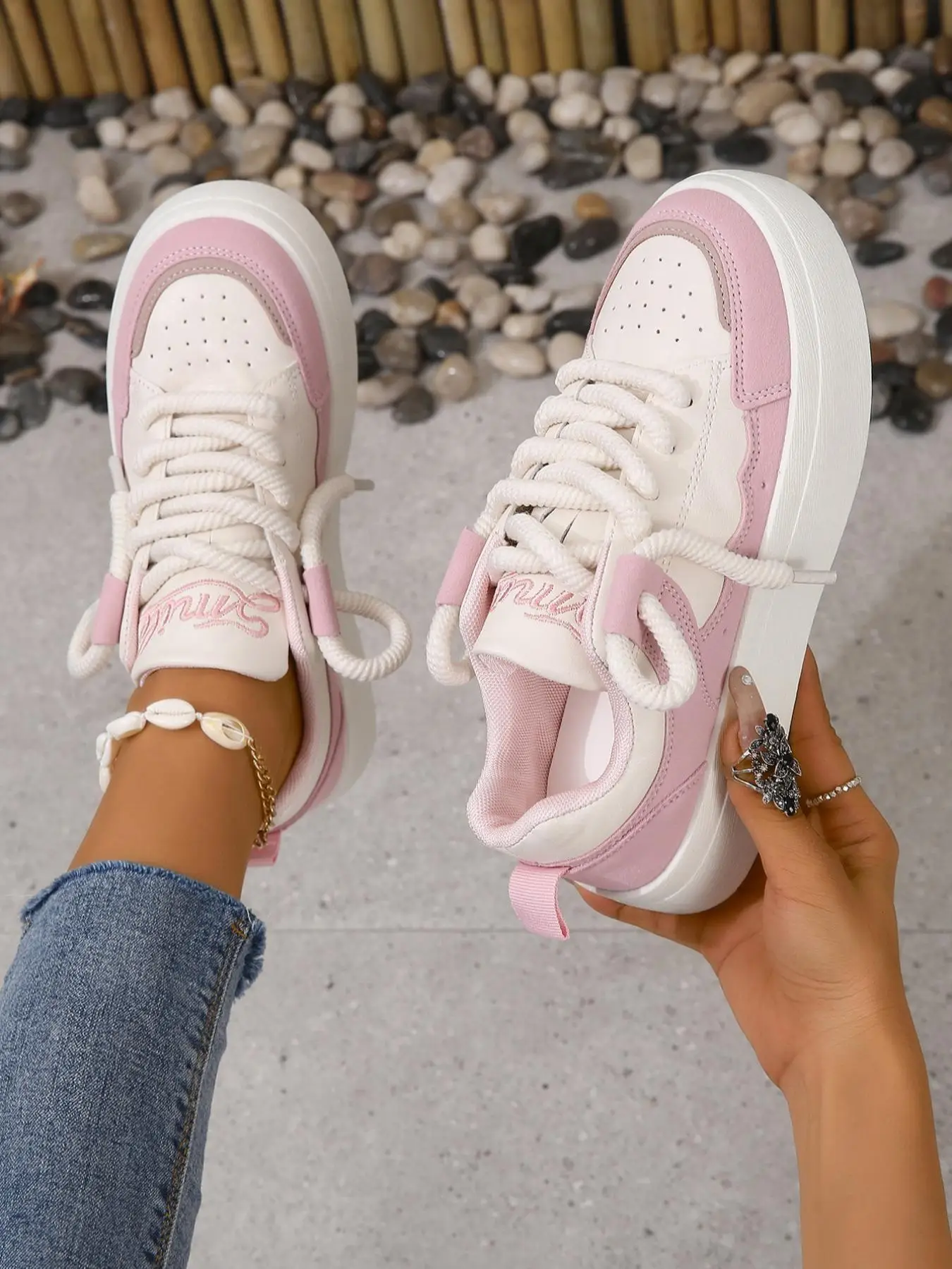 Fashionable Colorblock Lace Up Low Top Sneakers, Casual Comfortable Sports Shoes for Women, Female All-match Round Toe Skateboard Shoes for Daily Wear