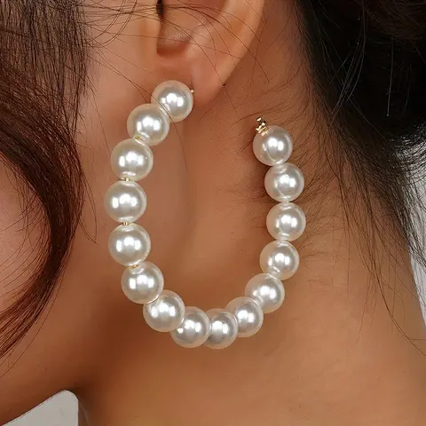 Women's Vintage Flower Motif Imitation Pearl Hoop Earrings - Subtle Luxe Pearls Bridesmaid Jewelry for Wedding Parties, Wedding Guest Dresses & Bridal Gowns Cocktail Accessory