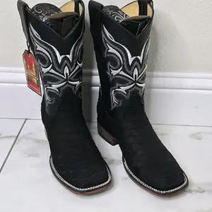 Black exotic Print boots