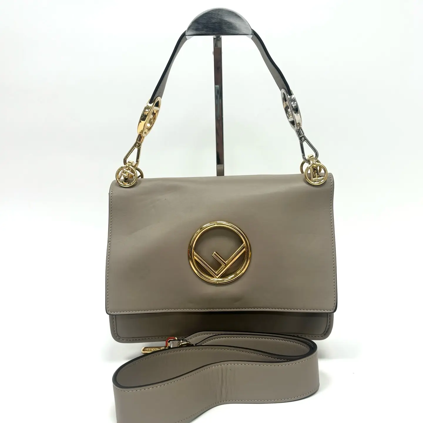 Pre-owned FENDI Kan Crossbody Bag 22cm, Gold Logo Chain, N23064035, With Shoulder Strap (Pre Loved Luxury Crossbody Bags)
