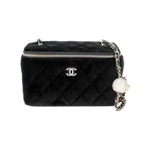 Chanel 25A Quilted Leather Chain Strap Crossbody Shoulder Bag for Women in Black