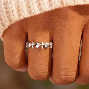 1PC fashionable and exquisite heart-shaped cross ring, versatile and easy to wear, perfect for any outfit