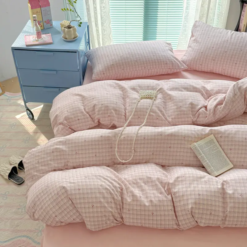 3pcs pink checkered bedding Duvet Cover Set and pillowcase (excluding core) duvet cover with zipper for easy disassembly and washing, Comfy Bedding Set, comfortable and soft fabric suitable for all seasons, machine washable