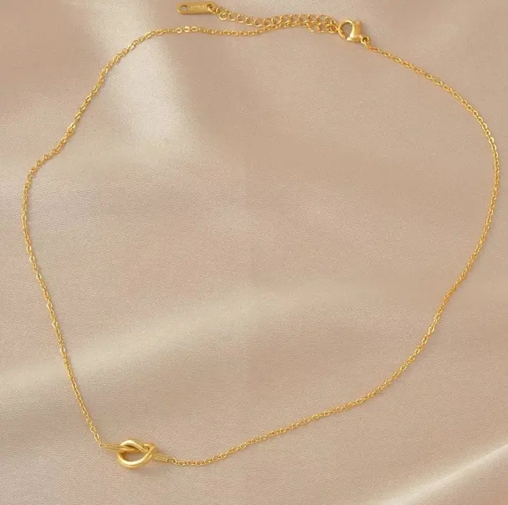 Twisted Pendant Necklace