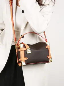 New Vintage Luxury Boston Bag, Colorblock Metal Rivet Handbag Crossbody Bag, Fashionable Bags, Elegant Commuter for All Seasons