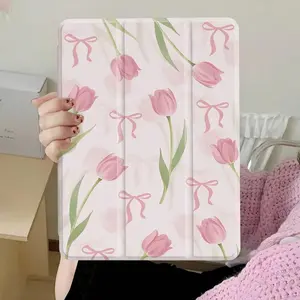 This Tri-fold Pen-slot Tablet Case Features a Pink Tulip Pattern and Is Compatible With IPad Mini 6/4, IPad Air 5/4/3, IPad Pro 2024/2022/2020 Series, Galaxy A9/A8/A7, and S10/S9/S8/S7/S6 Series. It Also Features Automatic Wake-up and Sleep Functions.
