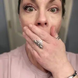 [NEW & EXCLUSIVE] Sky Tubes Tubing Mascara, 24H Extension-Like Length & Volume, Smudge-Proof, Maybelline New York