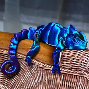 3D Printed Chameleon Desktop Toy with Movable Joints, Colorful Decorative Snake for Home Decor and Pranks, Perfect Gift for Boys and Girls, Articulating Animal Figurines, Articulated Fidget Figurines