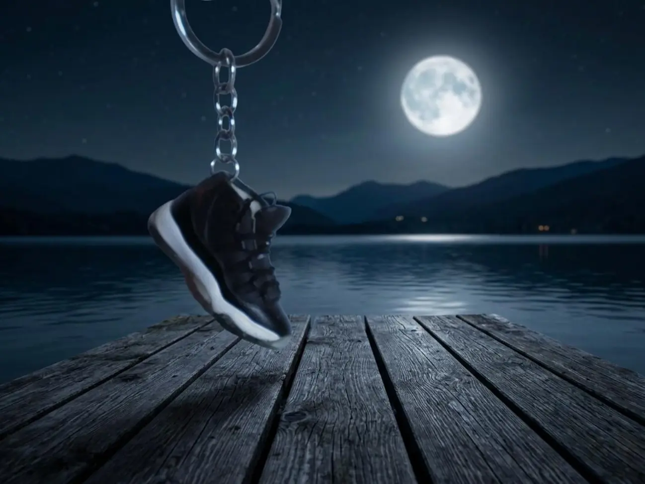 Retro Mini Sneaker Keychain - Compact Keyring, Fan Accessory for Collecting Enthusiasts