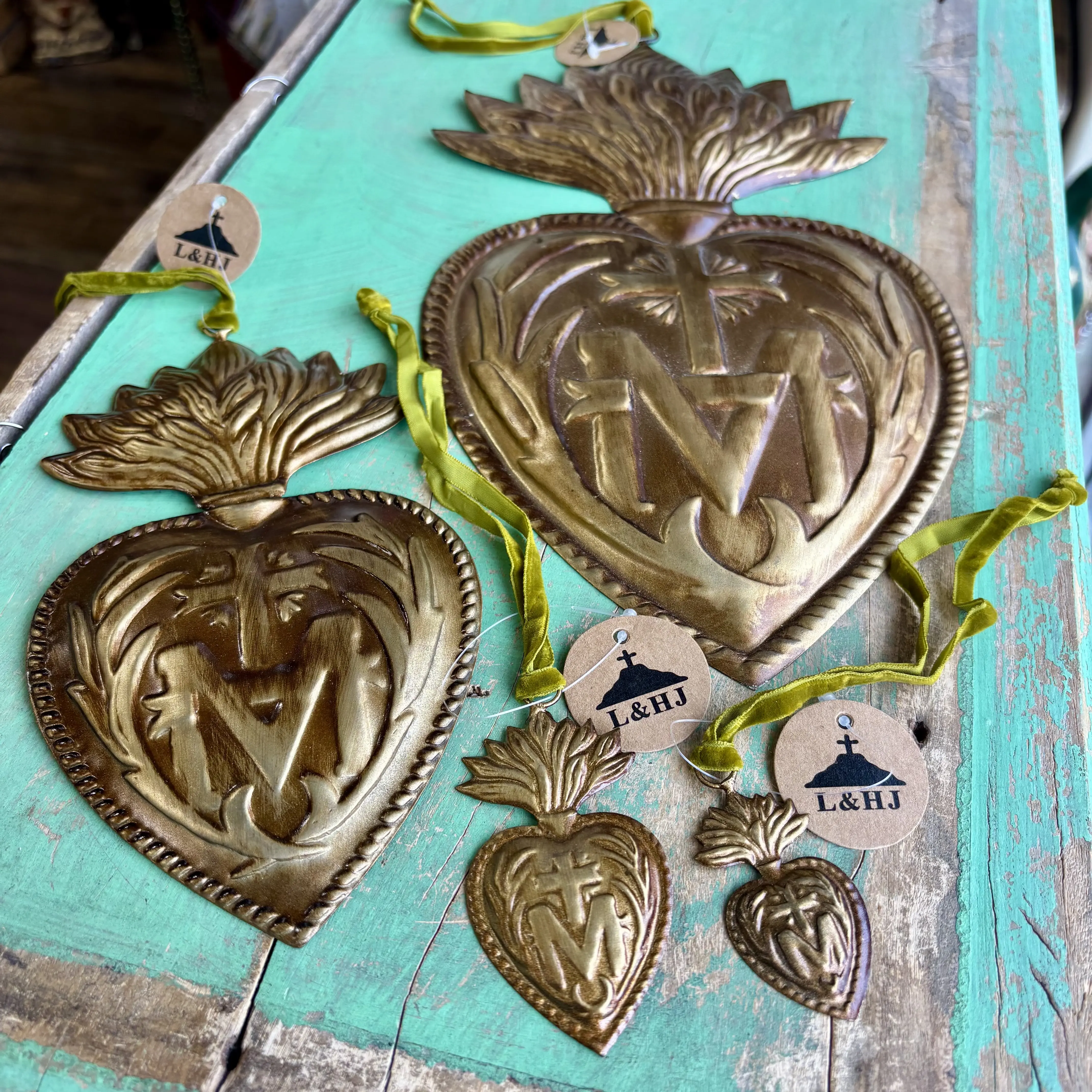 L&HJ To Jesus Through Mary Sacred Heart Ornament Antique Gold Metal Tin Tin Ornaments Available in Various Sizes Made in India