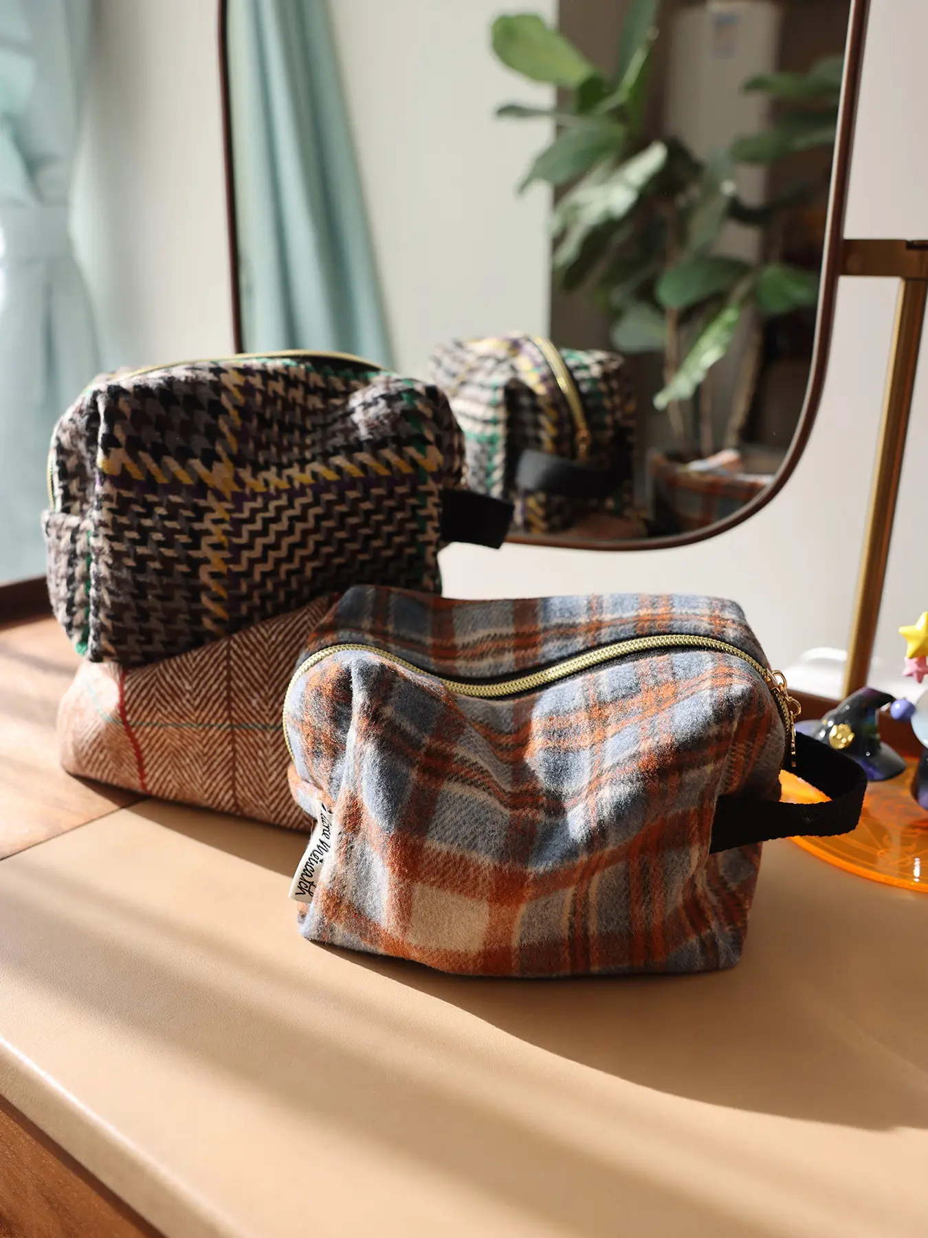 Geometric Grid Striped Makeup Bag, Makeup Organizer Pouch, Multifunctional Portable Large Storage Pouch, Small Fresh Handheld Bread Bag, Unisex Wash Bag, Handheld Cosmetic Pouch, Cosmetic Travel Bags, Beauty Storage Pouch