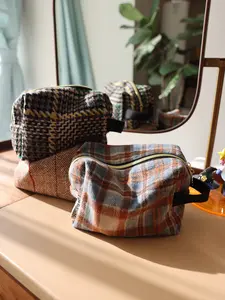 Geometric Grid Striped Makeup Bag, Makeup Organizer Pouch, Multifunctional Portable Large Storage Pouch, Small Fresh Handheld Bread Bag, Unisex Wash Bag, Handheld Cosmetic Pouch, Cosmetic Travel Bags