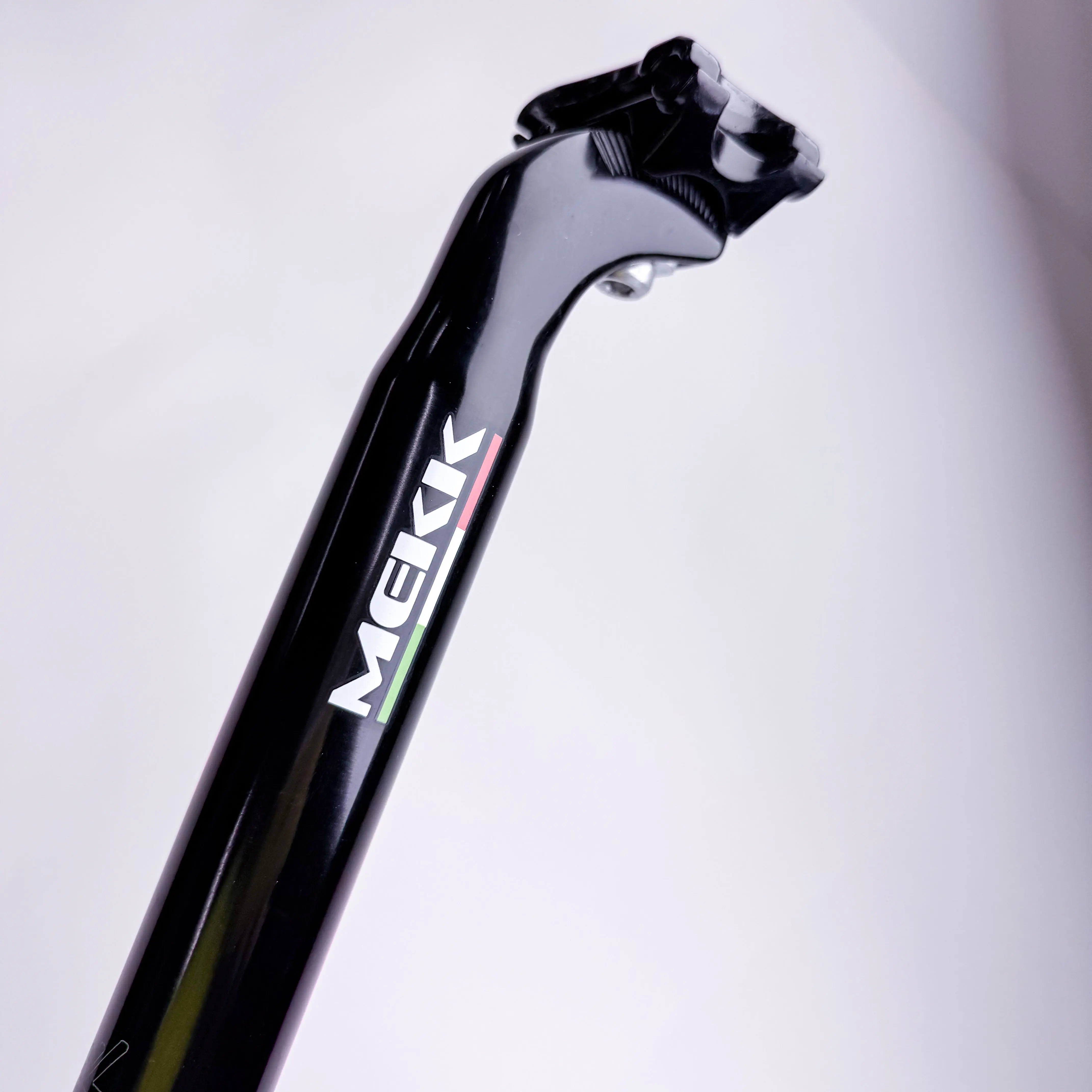 Mekk AL01 Aluminum Alloy Road Bike Seatpost - Lightweight 300mm Bicycle Seat Post (27.2mm / 31.6mm)