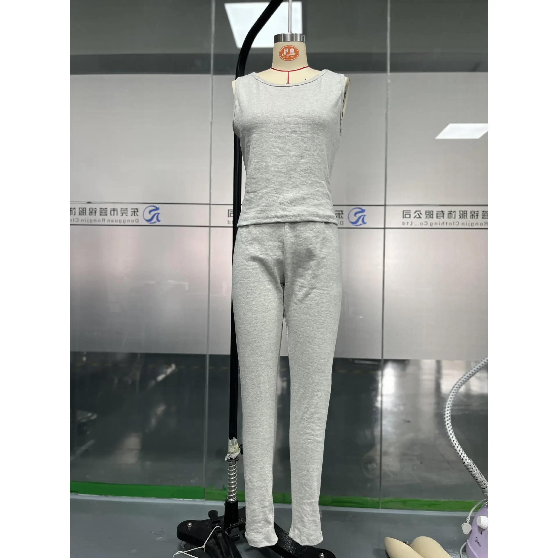 (vest+pants) deep floral gray