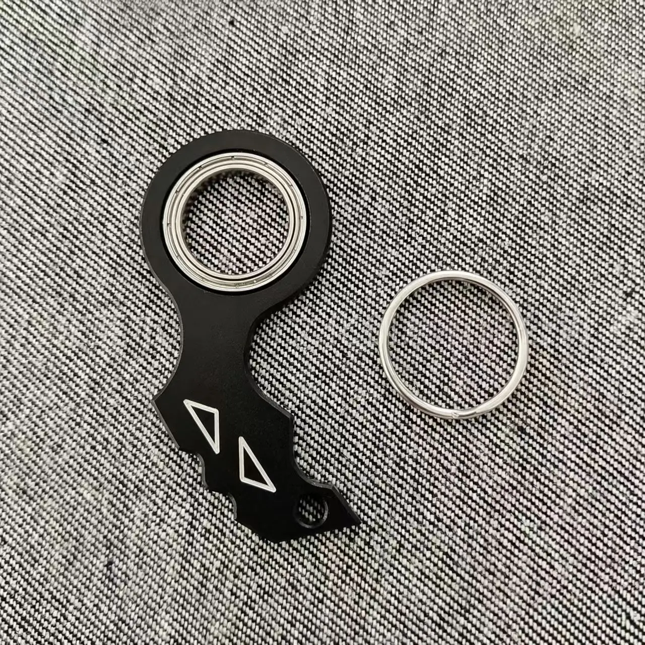 Karambit Spinner Keychain, Quiet Rotatable Aluminum Alloy EDC Fidget Toy, Stress Relief Anti-Boredom Key Ring, Stylish Daily Pocket Carry Accessory
