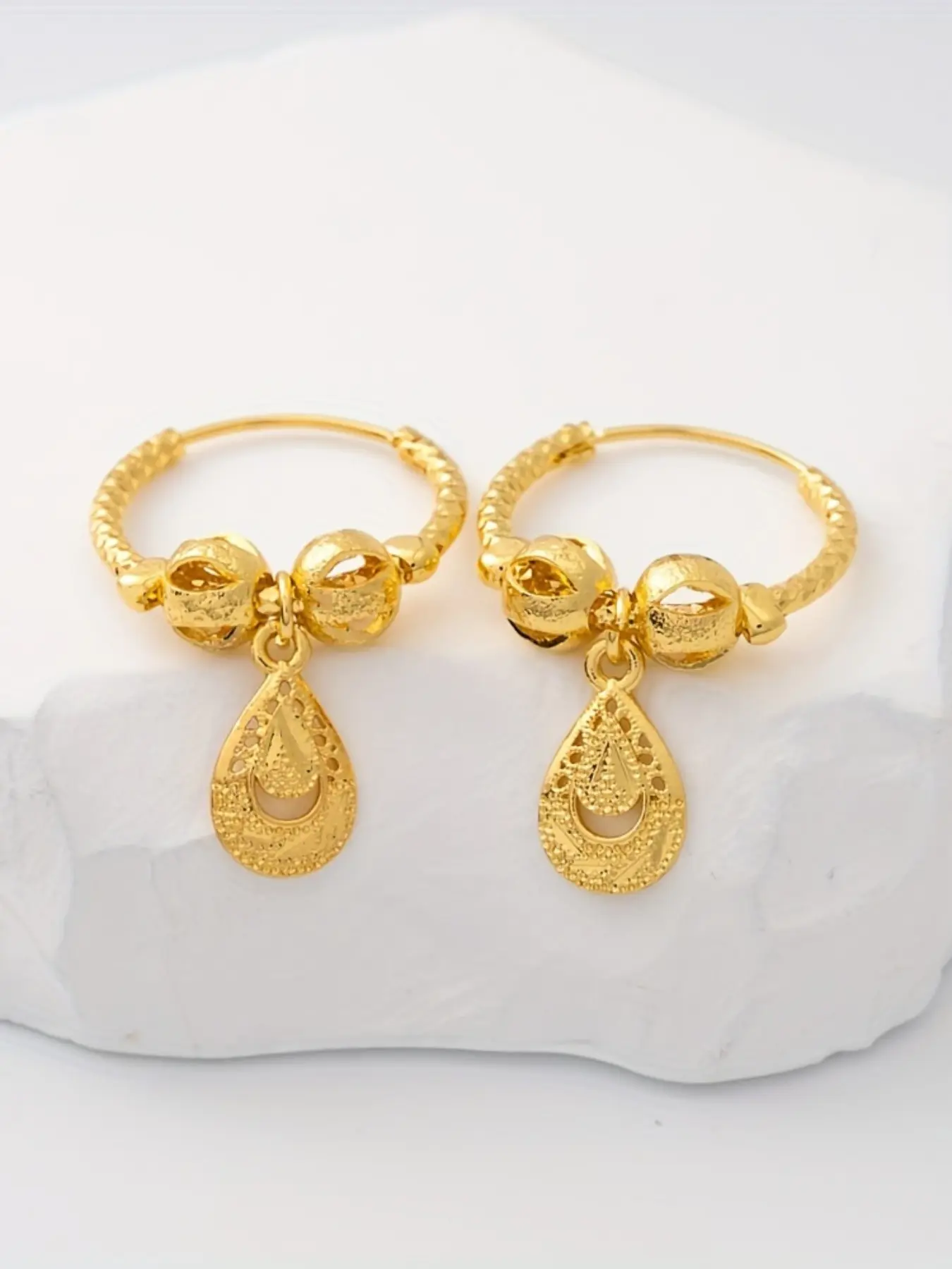 Handmade Floral Pendant Hoop Earrings, Elegant Design Fashion Jewelry for Women, Fashionable Earrings, Versatile Statement Earrings, All Season Wear, Perfect Gift for Valentine's Day & Mother's Day, Hoop Shape Earrings