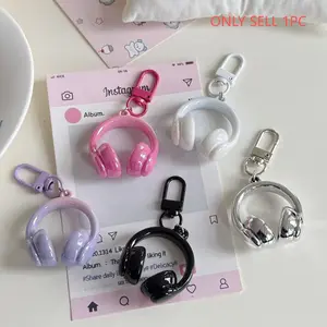 Ins Simple Sweet Cool 3D Earphone Keychain Pendant Creative Cool Wind Keychain For Bags Backpack Hanging Decoration Best Friend Gift Wholesale Stylish Keychain