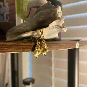 Conch shell earrings