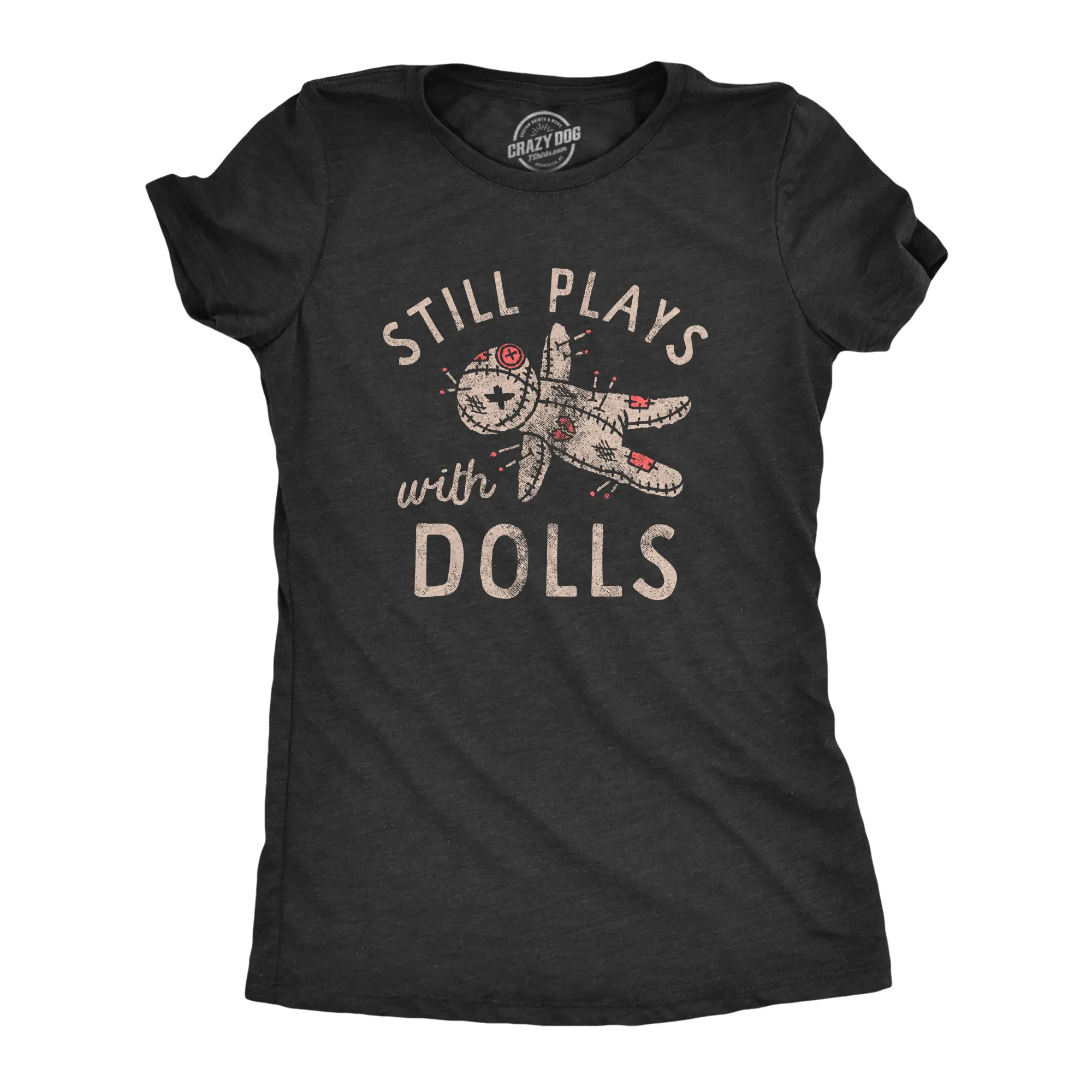 Unisex Womens Still Plays With Dolls Funny Creepy Voodoo Curse Tee for Ladies Funny Womens T Shirts Cute Vintage Fashion Casual Ladies T-Shirt Gift Halloween Tops for Women Funny Sarcastic Top Women's Novelty Tees Black - Round Neck Crewneck