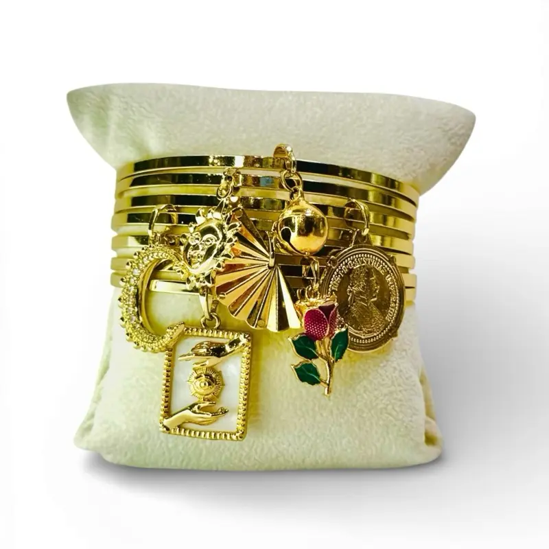 Semanario Soy Gitana Bracelet, Fashion Costume Jewelry Accessory with Decor Ornaments