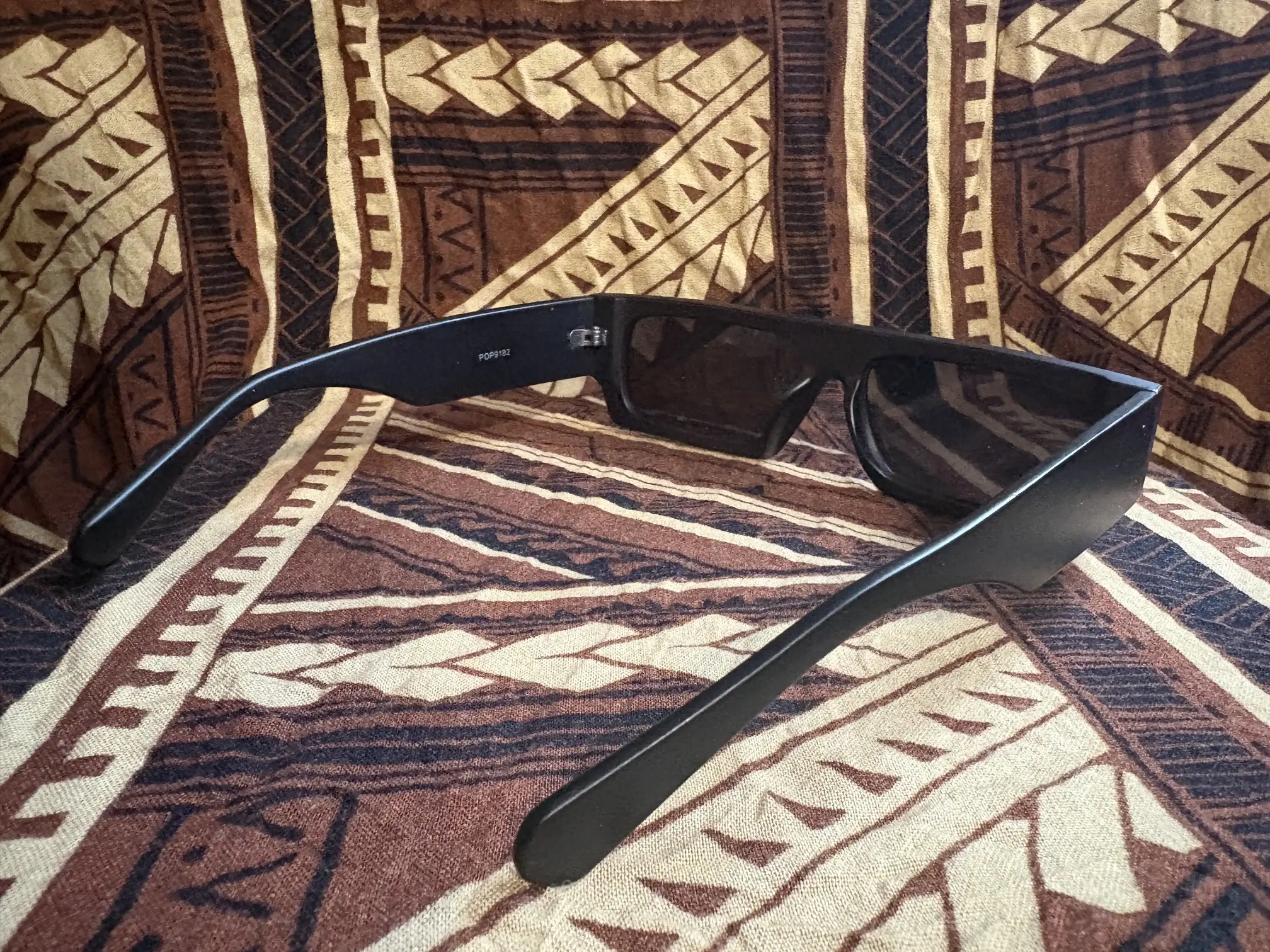 3D Beyond Unisex All-Black Sunglasses, Fashion Eyewear for Women