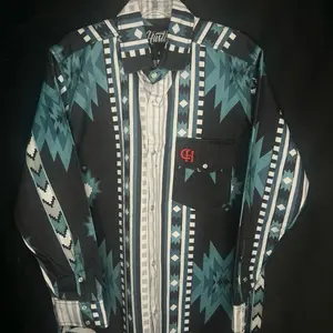 Cool blue pearl snap