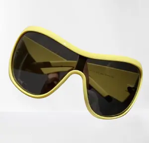 I Need Space-Fashion Sunglasses - Oversized Gradient Lenses Sporty Style Must Have Accessory for Any Occasion
