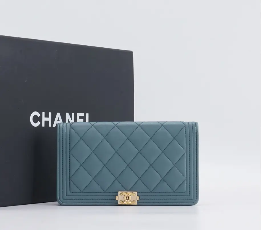 Pre-owned CHANEL lambskin Clutches & Wristlets Leboy Blue Wallet BGP223472