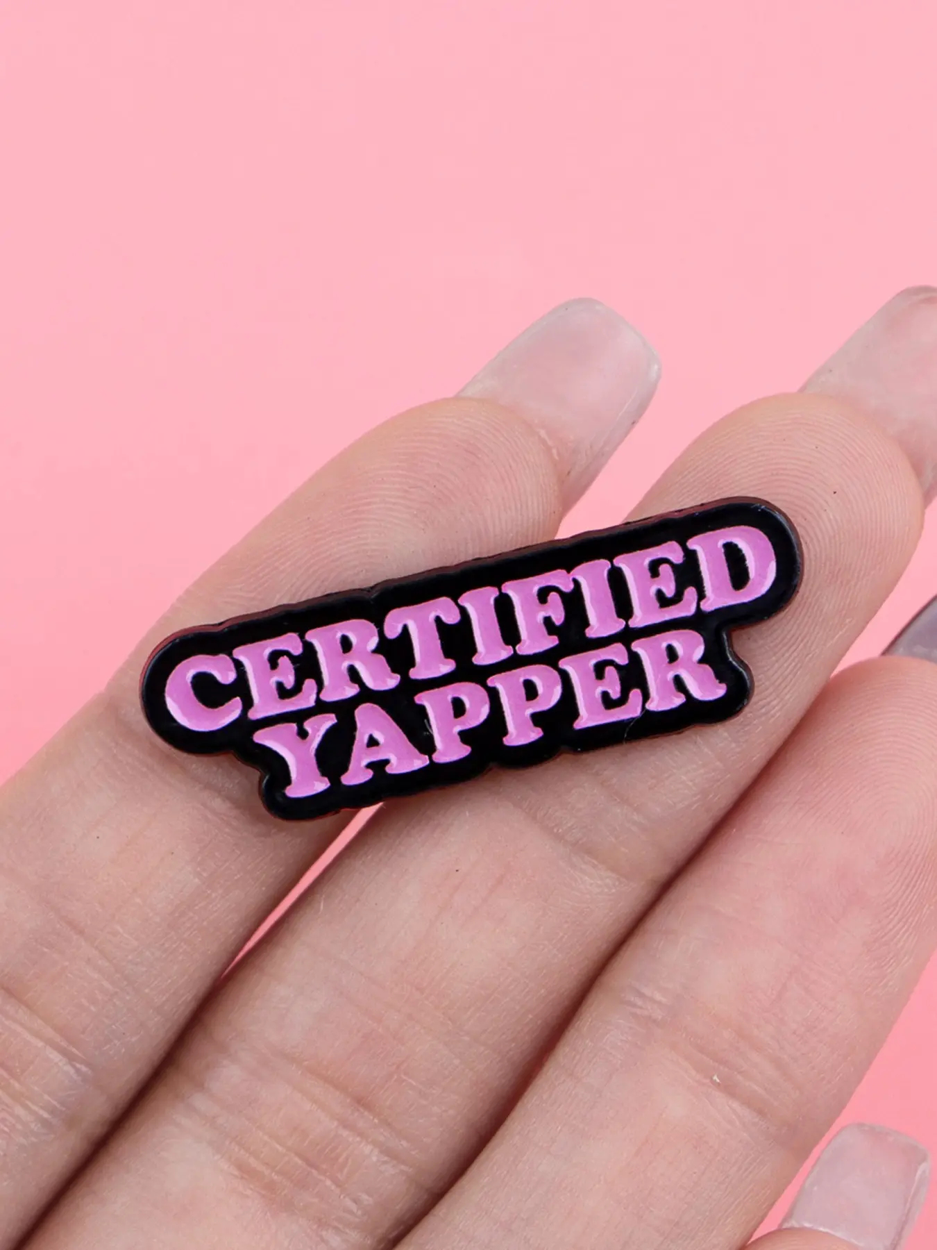 "Certified yapper" Personalized Quote Enamel Brooch, Letter Brooch Pin, Simple Design Zinc Alloy Badge, Durable Metal Pins, Fashion Accessory for Backpacks, Sweaters, Coats, All Seasons Wear, Lapel Pins