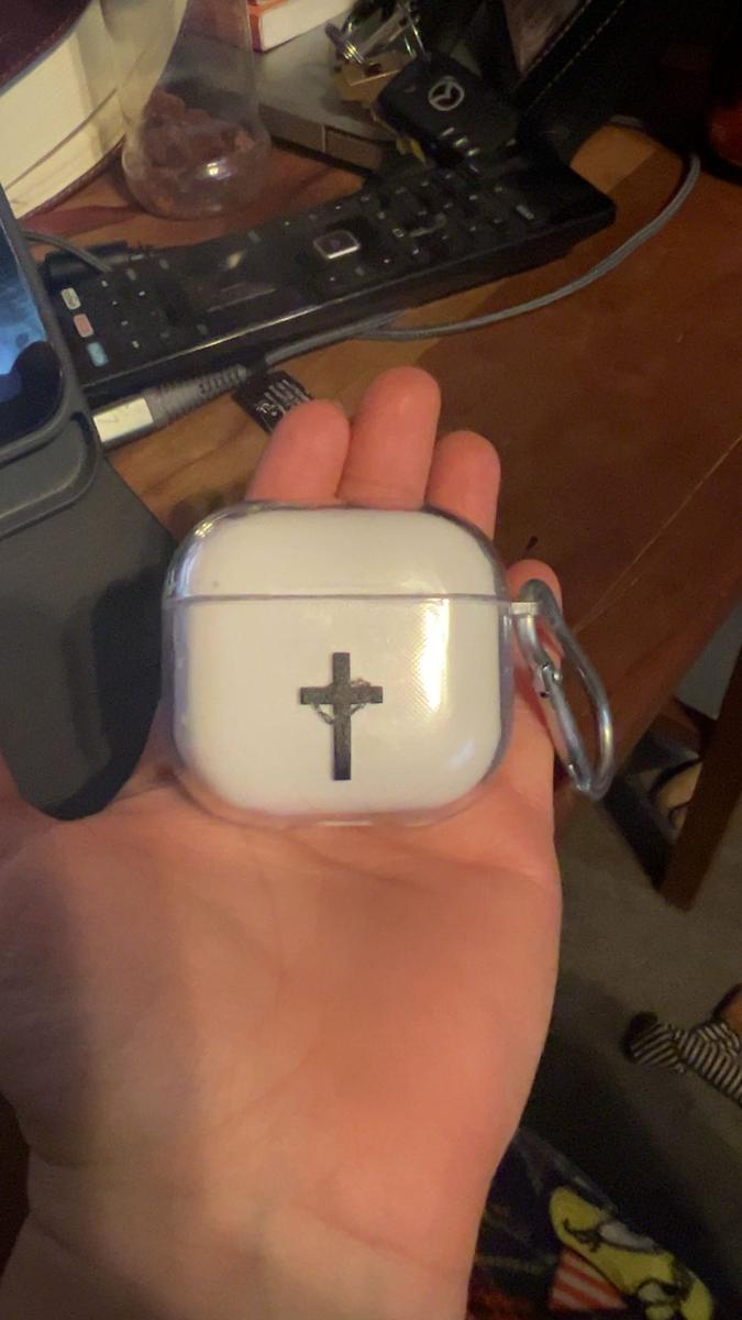 Item: Transparent, Airpods 4