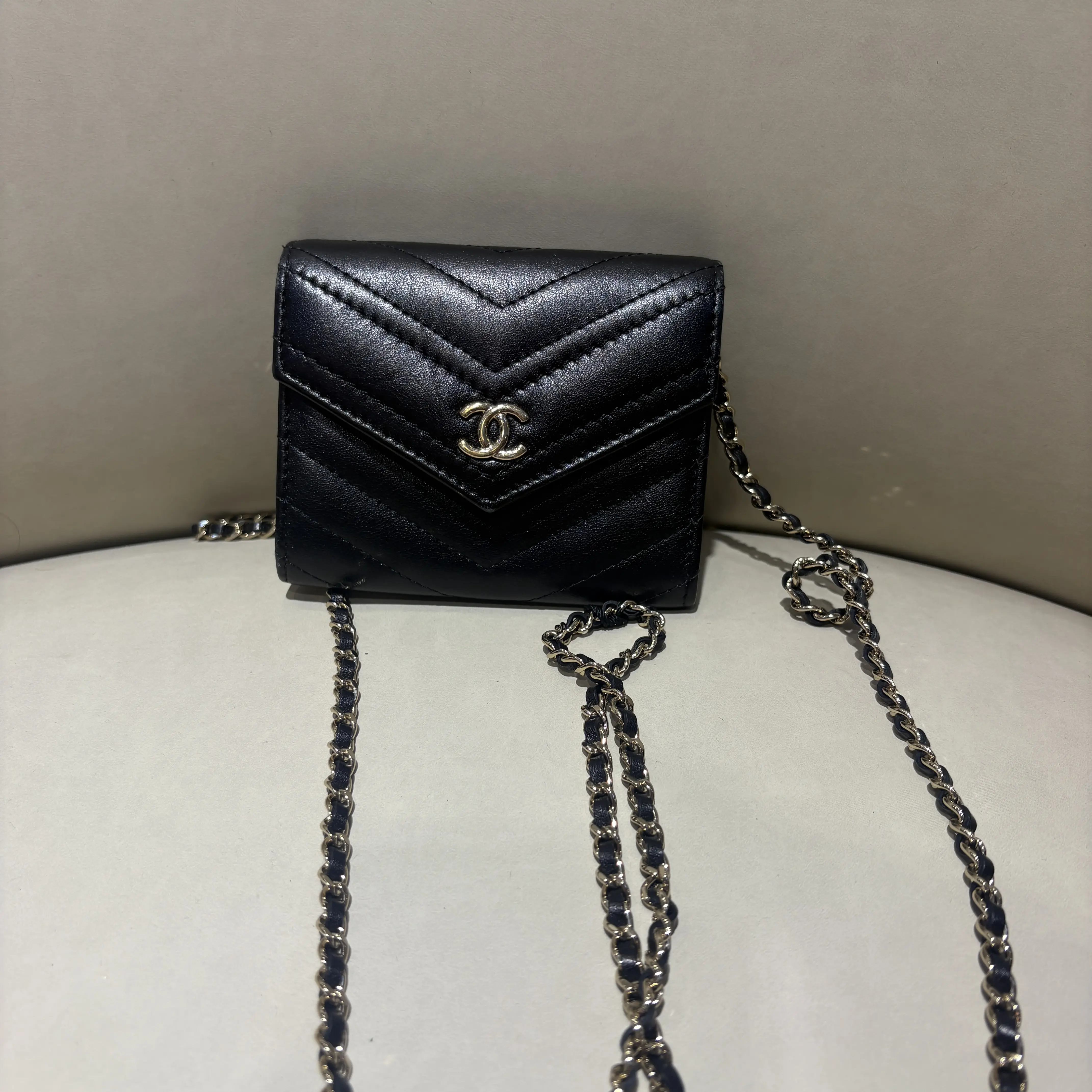 Pre-owned Calfskin Crossbody Bags Chanel Envelope Flap Bag Chevron Calfskin