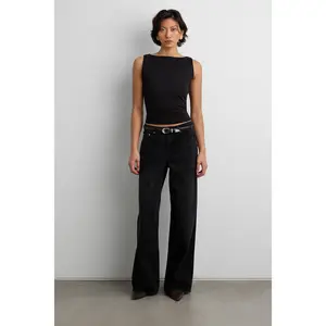 HIGH NECK SLEEVELESS TOP