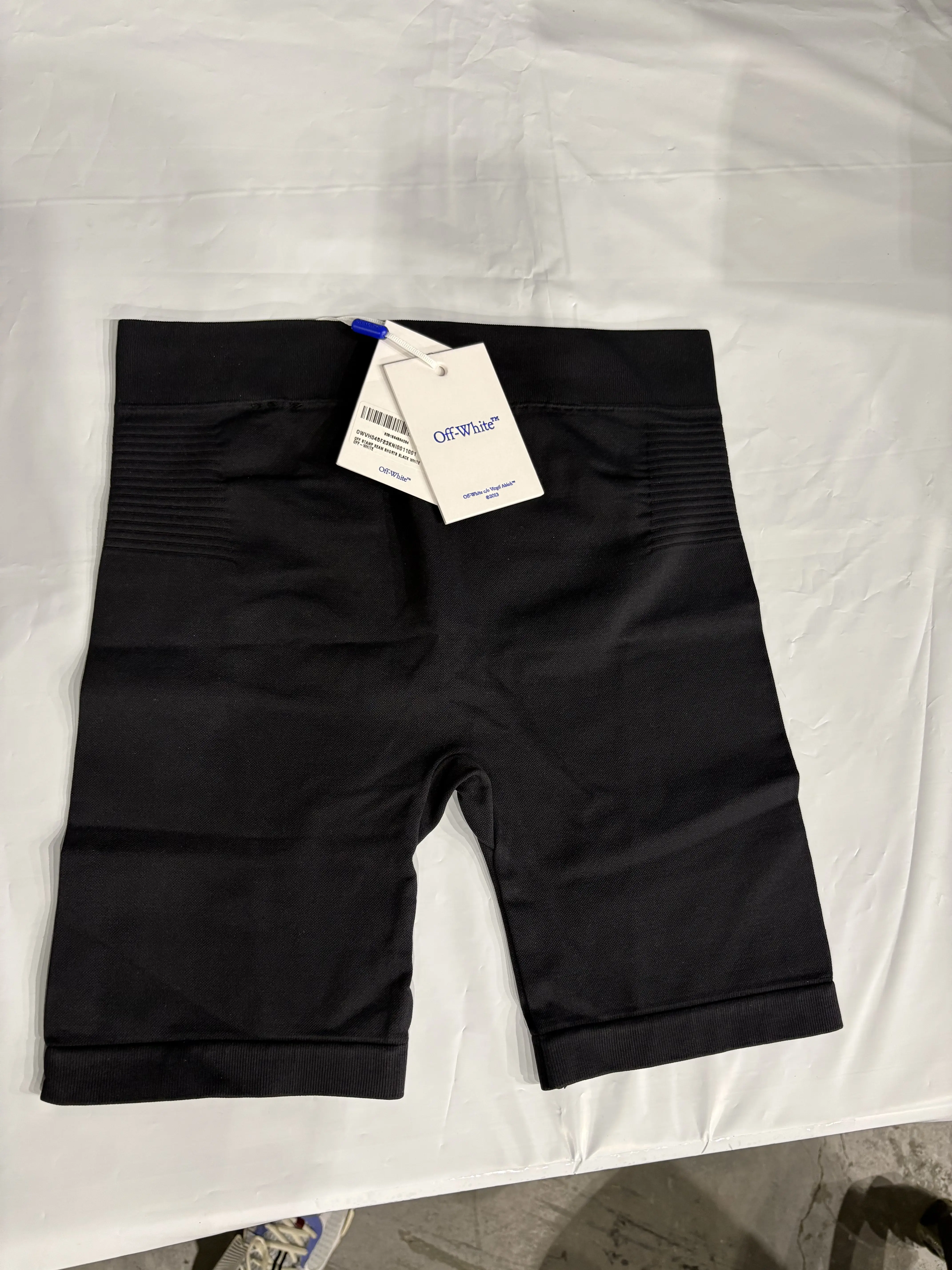 Off-White Unisex Seamless Bike Shorts in Sculpting Stretch-Fabric, High-Waist Fit Fashion Apparel with Micro-Rib Panels