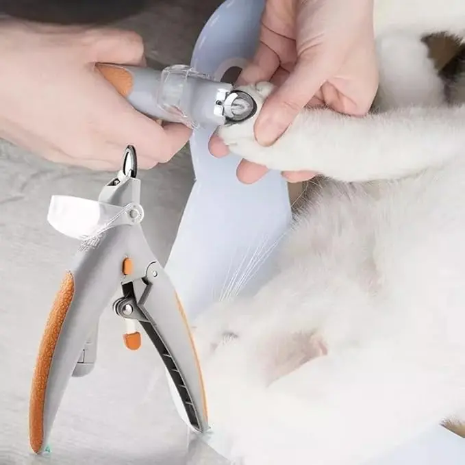 Nail Clippers,Illuminated Pet Nail Claw Clipper with 5X Magnificatio Scissor Safe with LED Pet Grooming Nail Care Tool Great for Dogs Cats,Ease of use