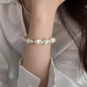 Women's Crystal & Baroque Pearl Bracelet — Niche, Light-Luxury Design with a Premium Aesthetic; Versatile Beaded Jewelry for a Chic, Sophisticated Look