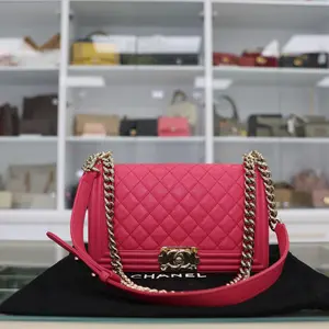 Pre-owned CHANEL Caviar Leather Shoulder Bags Boy Medium Flap Bag In Pink and Gold Hardware