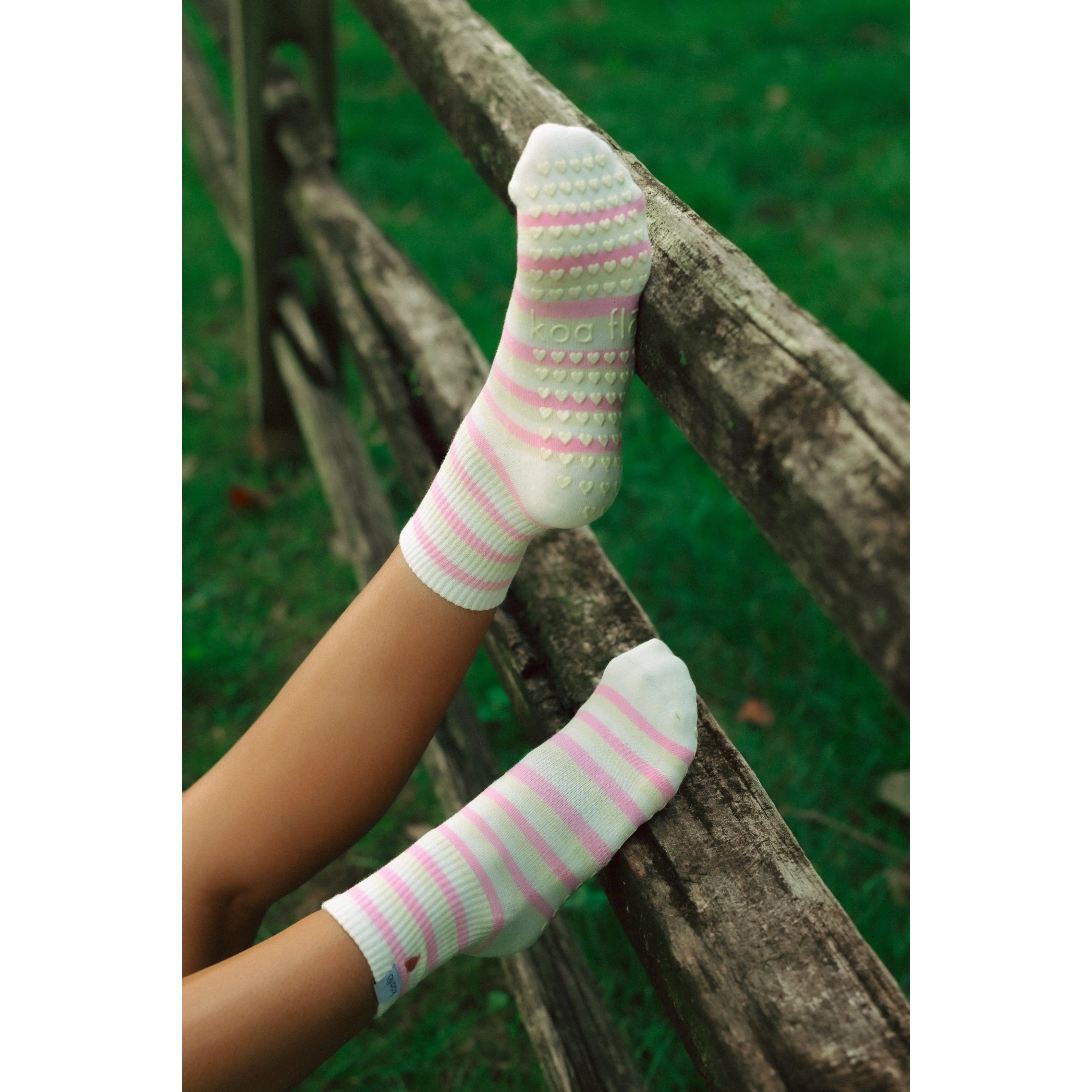 STRAWBERRY SHORTCAKE GRIP SOCKS