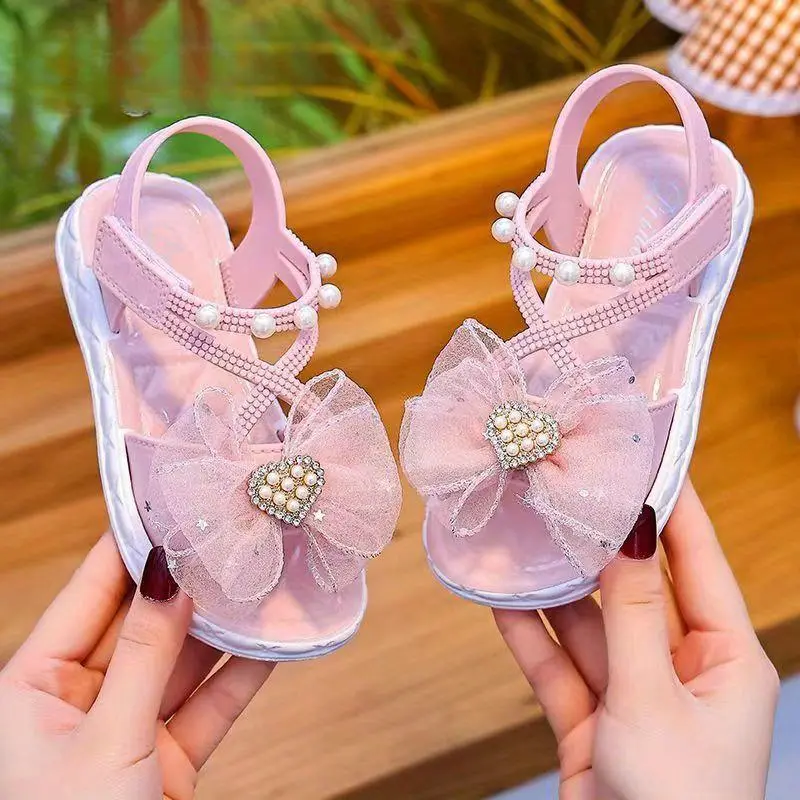 Girls' Summer Sandals with Pearl Heart Decoration, Open Toe Flat Heel Shoes with a Soft Slip Resistant Sole, Flat Heel (1 Cm Or Less), No Heel